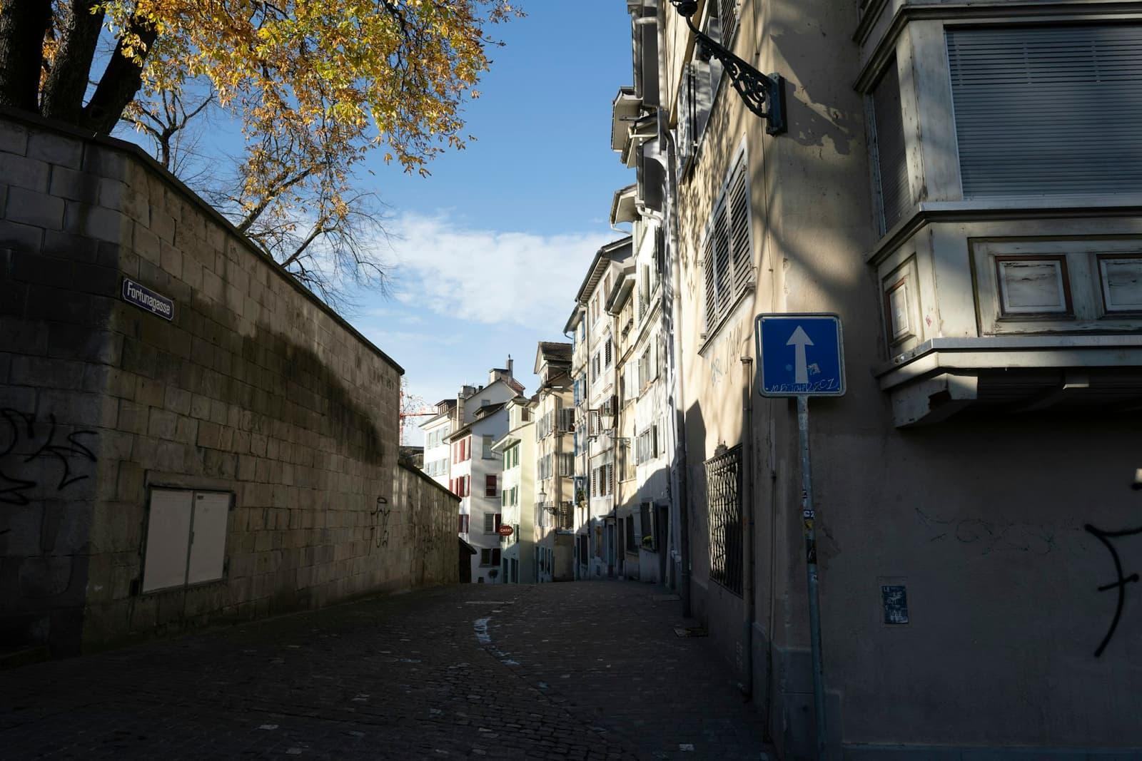A cobbled lane climbing between old town houses in Zürich.